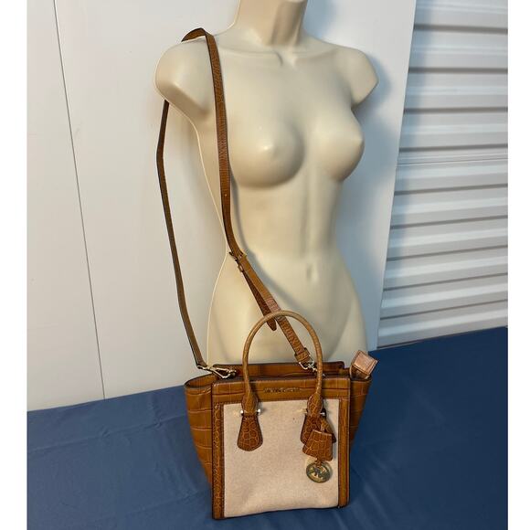 Michael Kors Colette Medium Messenger Sachet Bag Pre-owned‎ with Dust Bag - Picture 13 of 14